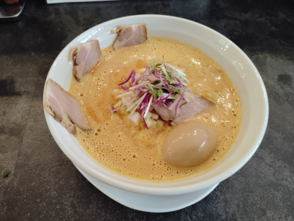 「旨辛和牛らぁ麺 (味玉乗せ)」@中華そば ゆら吉 韮崎店の写真