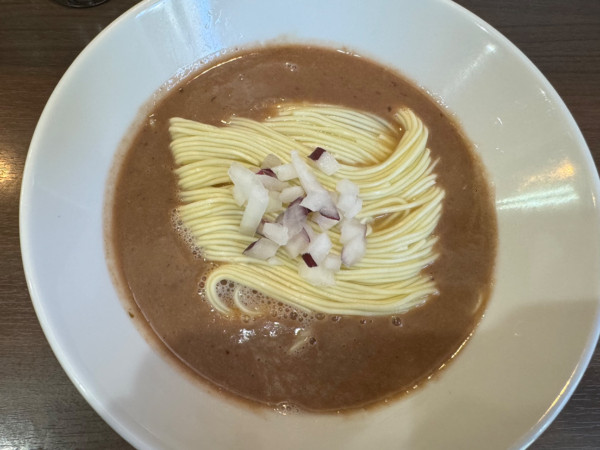 「鮮魚ホタルイカと剣先イカ煮干濃厚ソバ」@Noodle&Spice curry 今日の1番の写真