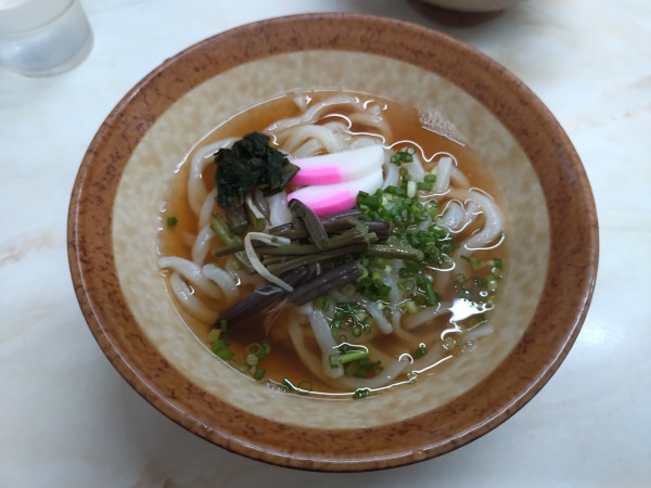 「かけうどん450円」@うどんや 井上の写真