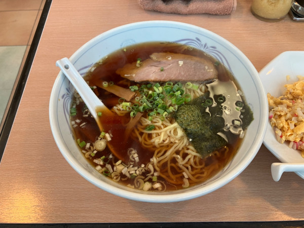 「醤油ラーメン半チャーハン(Bセット)」@麺飯店 貴一の写真