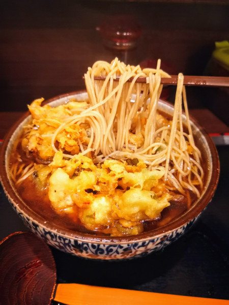 「かき揚げそば（800円）」@二月堂の写真