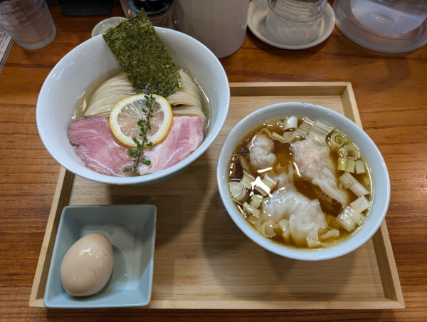 「昆布水つけめん 醤油 並+海老わんたん」@アメノオトの写真