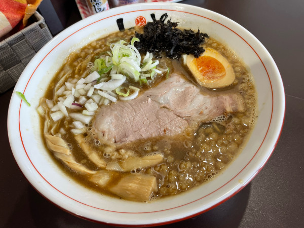 「濃厚煮干し+背脂¥1,050」@麺や hideの写真