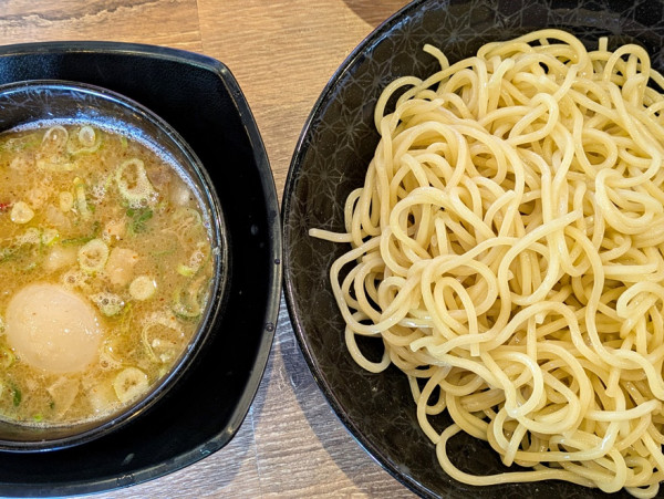 「つけ麺（大盛）＋玉子」@博多流 斗樹 八丁堀店の写真