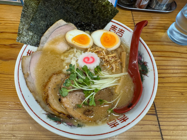 「特製げんこつ中華そば」@中華ソバ ハマダヤ 50号バイパス店の写真