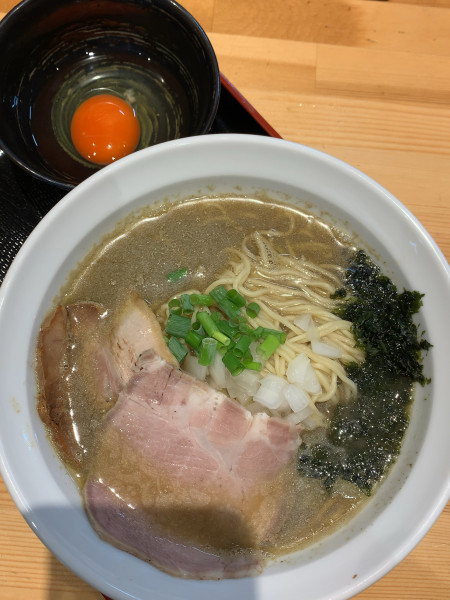 「淡麗煮干しそば+生たまご」@煮干らぁめん 樹鈴の写真