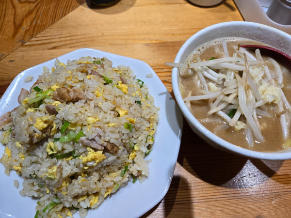 「チャーシュー炒飯+ミニラーメンセット」@味噌麺処 花道庵 北参道店の写真