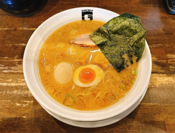 「豚骨正油+味付玉子」@麺屋 GOO ～noodle house～の写真