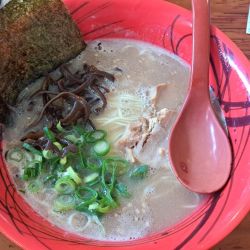 博多豚骨ラーメン