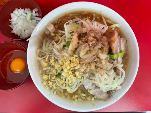 「小ラーメン ¥800 生玉子 ¥100 タマネギ ¥100」@ラーメン二郎 大宮公園駅前店の写真