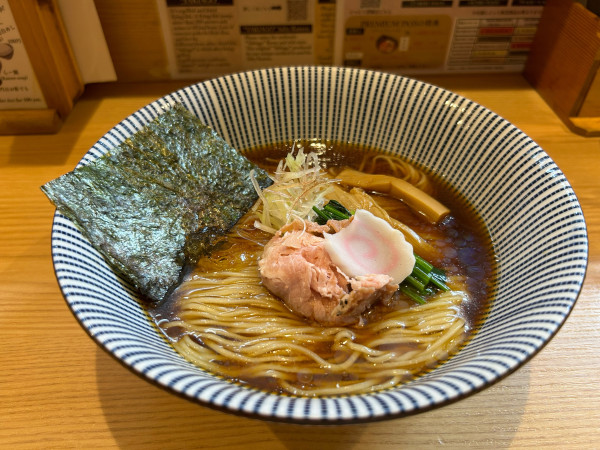 「冷し生姜醤油ラーメン1100円」@焼きあご塩らー麺 たかはし 恵比寿店の写真