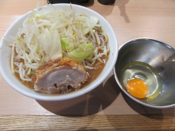 「ラーメン（１０００円）＋生卵５０円」@ラーメン燦獣士の写真