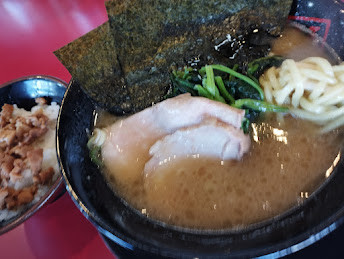 「王道セット(1,050)(ラーメン＋チャーシュー丼）」@家系ラーメン王道 王道之印の写真