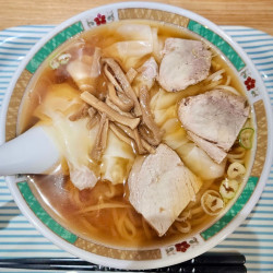 ワンタンメン（800円）