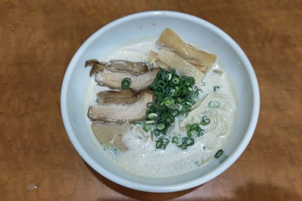 「豚骨醤油らー麺」@二代目 よなきやの写真