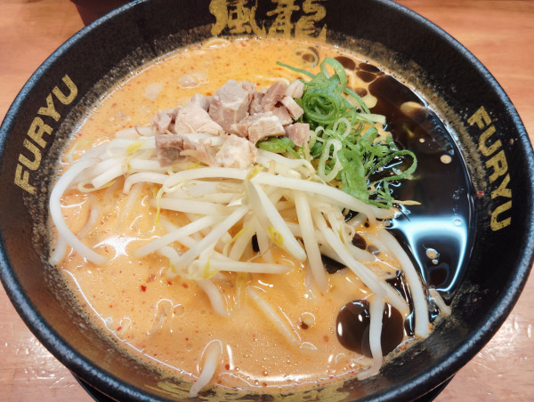 「辛味噌黒マー油とんこつラーメン」@博多風龍 高田馬場店の写真