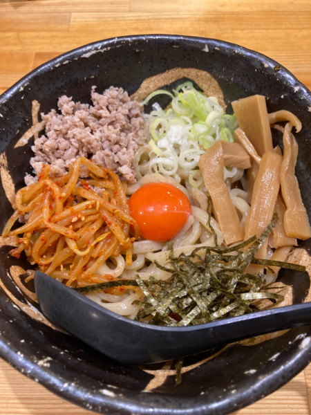 「辛まぜそば¥930、玉葱¥50」@麺屋 蝉 関大前店の写真