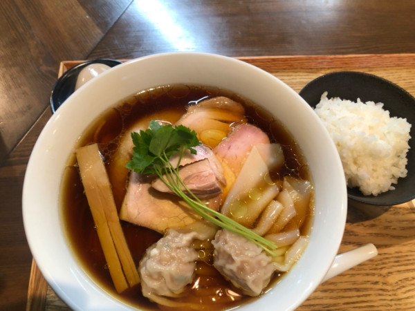 「特製ラーメン」@らぁ麺 紫陽花の写真