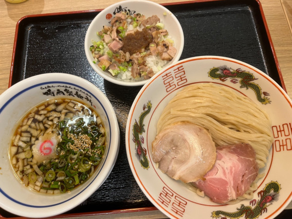 「はるゆたかのつけ麺　切り落としチャーシューのお肉ご飯」@時雨製麺所の写真