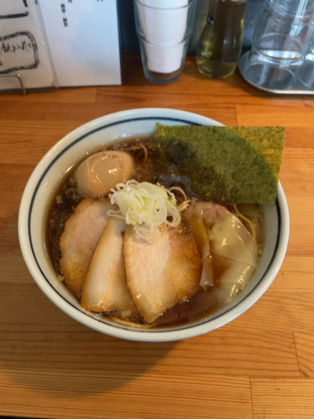 「醤油中華そば+肉ワンタン」@中華そば 閃の写真