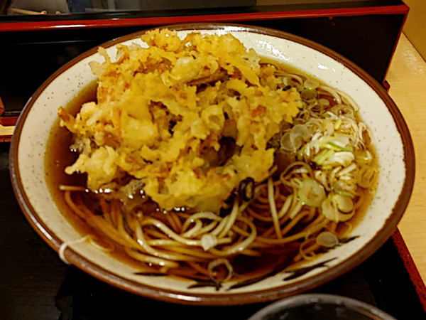 「かきあげそば（550円）、ご飯（半：150円）」@そばよし 本店の写真