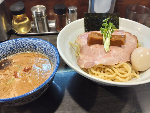 「正油つけ麺中盛＋味玉」@ラーメンつけ麺 奔放の写真