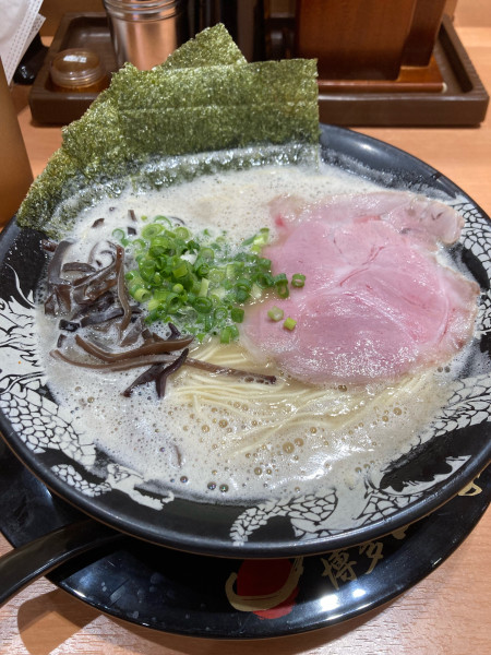 「濃厚豚骨+海苔」@博多一幸舎 福岡空港国内ターミナル店の写真