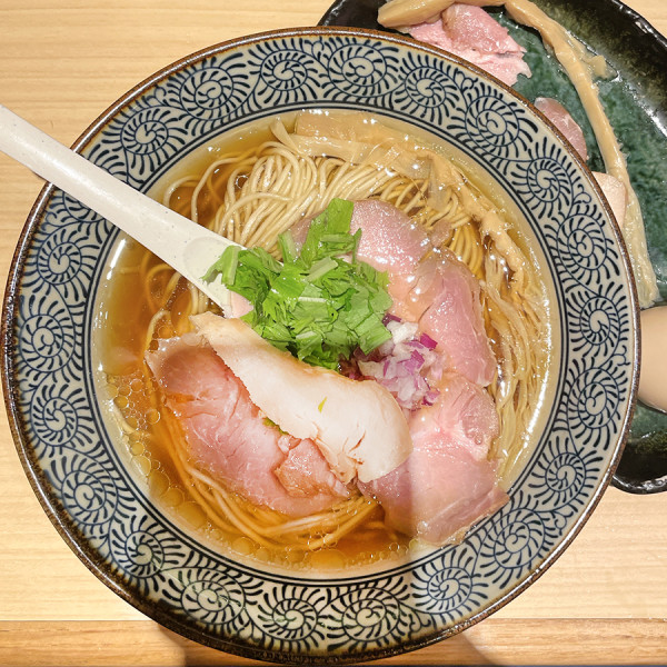 「中華そば 特製」@鴨と蟹 中華そば 燈 登戸店の写真