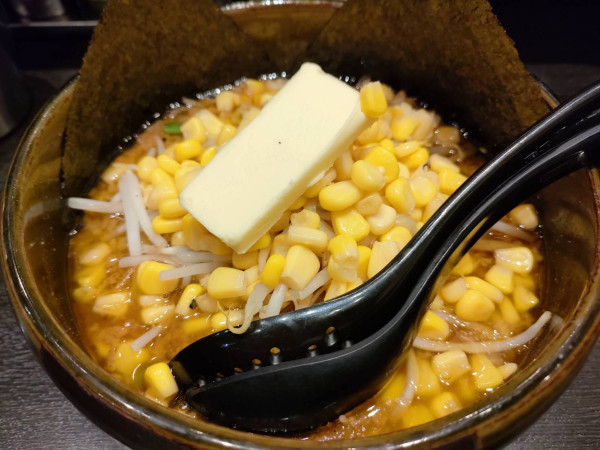 「みそらーめん バター コーン」@東京スタイルみそラーメン ど・みそ 東京ポートシティ竹芝店の写真
