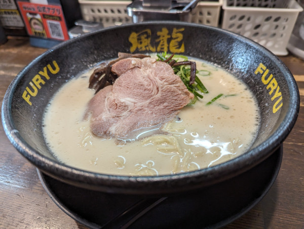 「とんこつらーめん」@とんこつラーメン博多風龍 上野店の写真