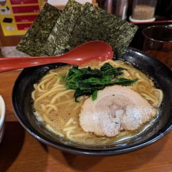 豚骨醤油らーめん