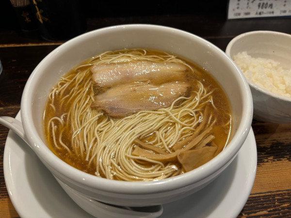 「醤油ラーメン880円大盛110円ライス150円」@徳川町 如水 本店の写真
