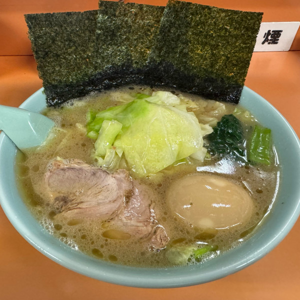 「キャベツラーメン+味玉」@梅浜亭の写真