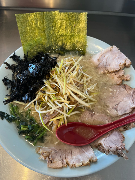 「岩のりネギチャーシュー麺　中盛」@ラーメンショップ 椿 牛久店の写真