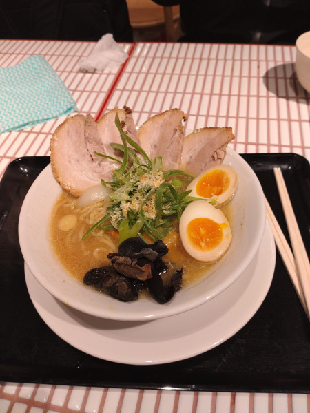 「味噌ラーメン」@人類みな北海道 COCONO SUSUKINO店の写真