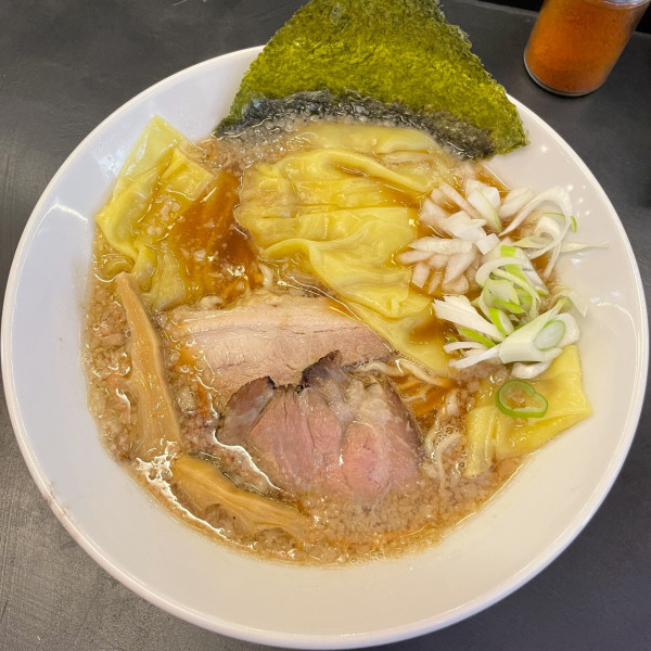 「雲吞背脂煮干しラーメン 1,000円」@逢坂製麺の写真