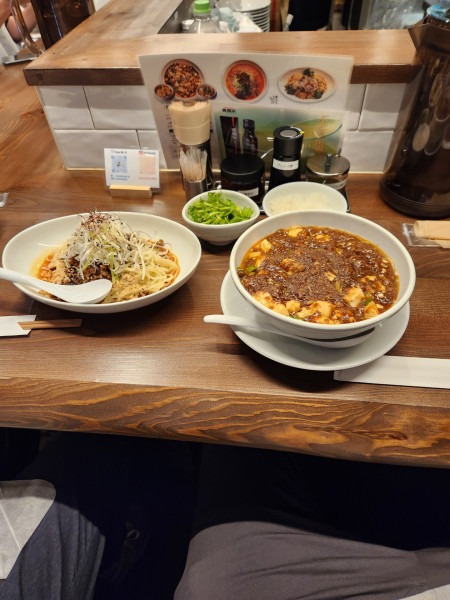 「麻婆麺倍辛と汁なし担々麺薄辛」@SHIBIRE NOODLES 蝋燭屋 大宮西口店の写真