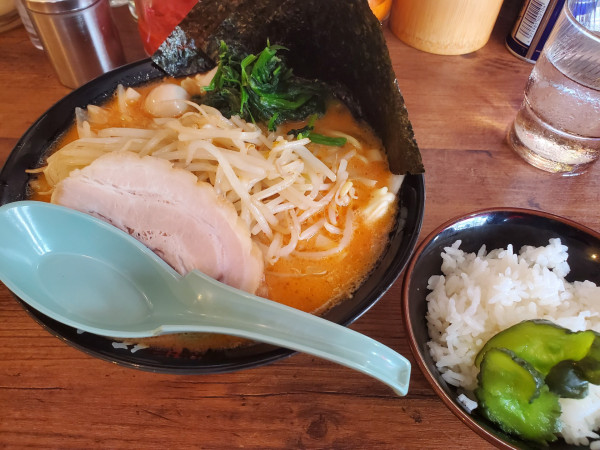「味噌ラーメン＋ライス」@極味家 六角橋店の写真
