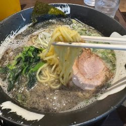鶏白湯塩らうめん黒