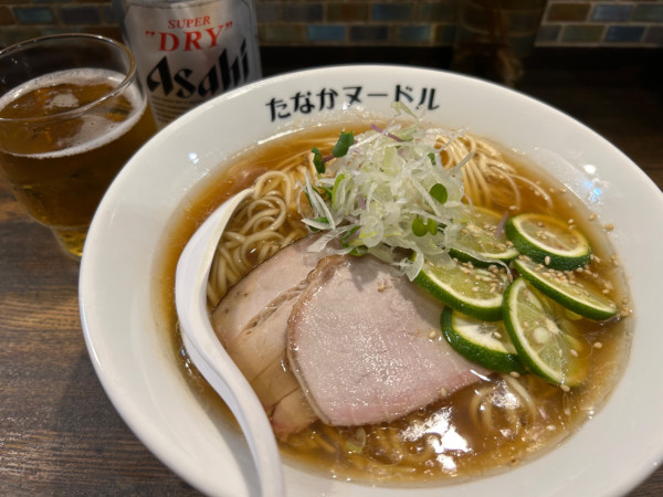 「真鯛あさり出汁を酢橘醤油らーめん1000円+缶ビール350円」@たなか青空笑店の写真