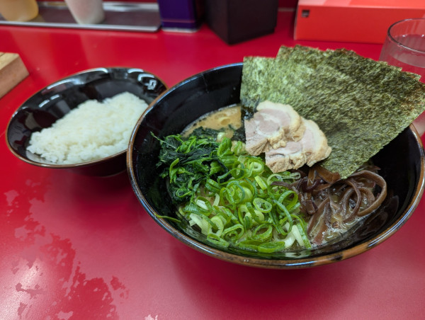 「〇得ラーメン(並)」@横浜ラーメン 武蔵家 北千住西口店の写真