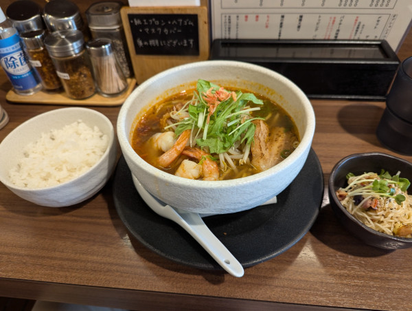 「旨辛海老ラーメン」@Little Asiaの写真
