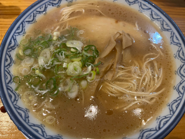「ラーメン定食（並ラーメン、ギョーザ3個、半炒飯）、固め、替玉」@元祖赤のれん 節ちゃんラーメン 天神本店の写真
