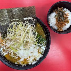 並盛チャーシューメン、玉ねぎ、ネギゴマペッパー、ライス（ネギみそ