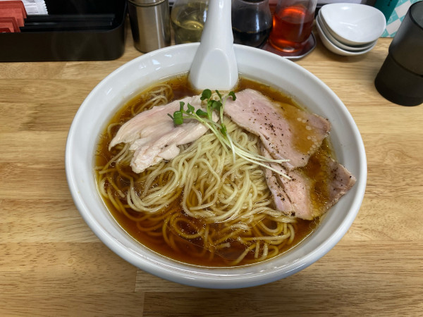 「まこっちゃんの醤油ラーメン(大盛り)950円」@鶏そば まことの写真
