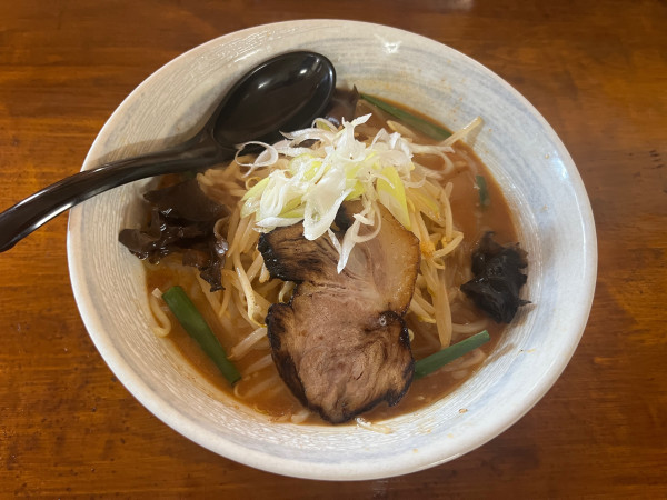 「辛味噌ら〜めん 5辛 大盛無料1,000円」@麺屋エイトの写真