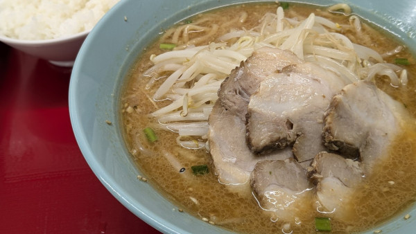 「味噌ラーメン3枚　半ライス」@くるまやラーメン 浦和中島店の写真