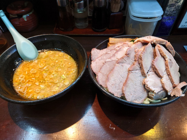 「特盛つけ麺(豚骨醤油)チャーシューW」@さつまっこ 平和島店の写真