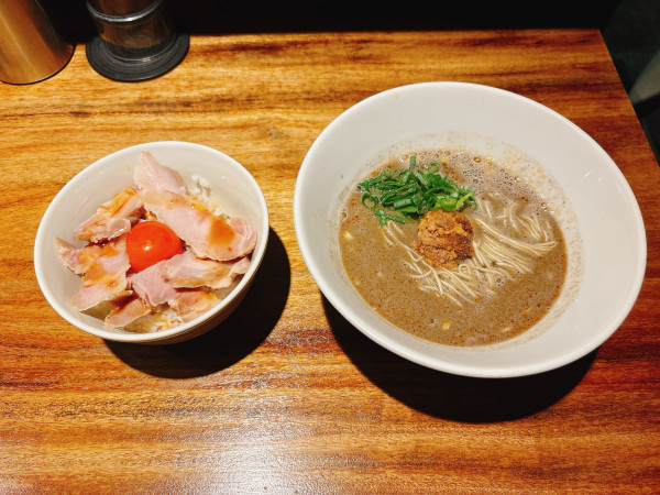 「担々麺＋レアチャーシュー丼」@NOODLE FACTORY LIFEの写真