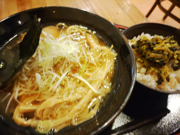 「焦がしにんにく醤油ラーメン（太麺）940円 高菜丼 300円」@くりの木 加須店の写真